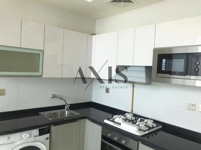 Bright and Spacious I Vacant I High Floor