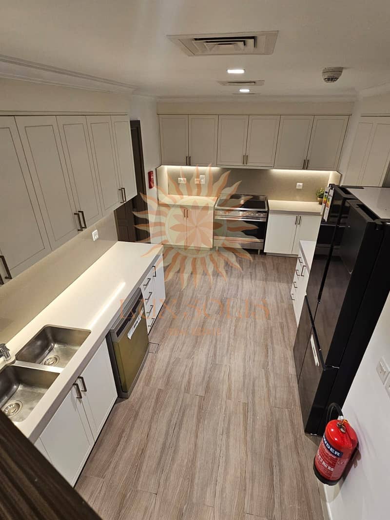 Waterfront Elegance in a Highly Sought Area - Image 9