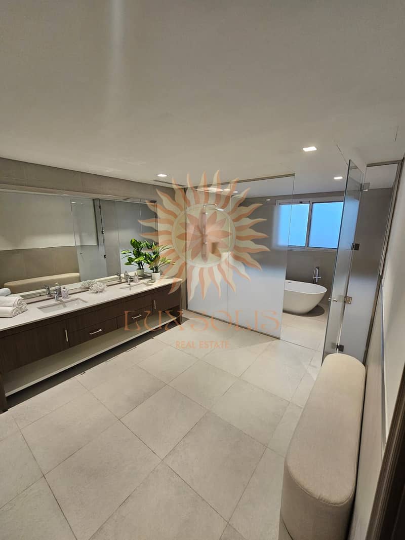 Waterfront Elegance in a Highly Sought Area - Image 8