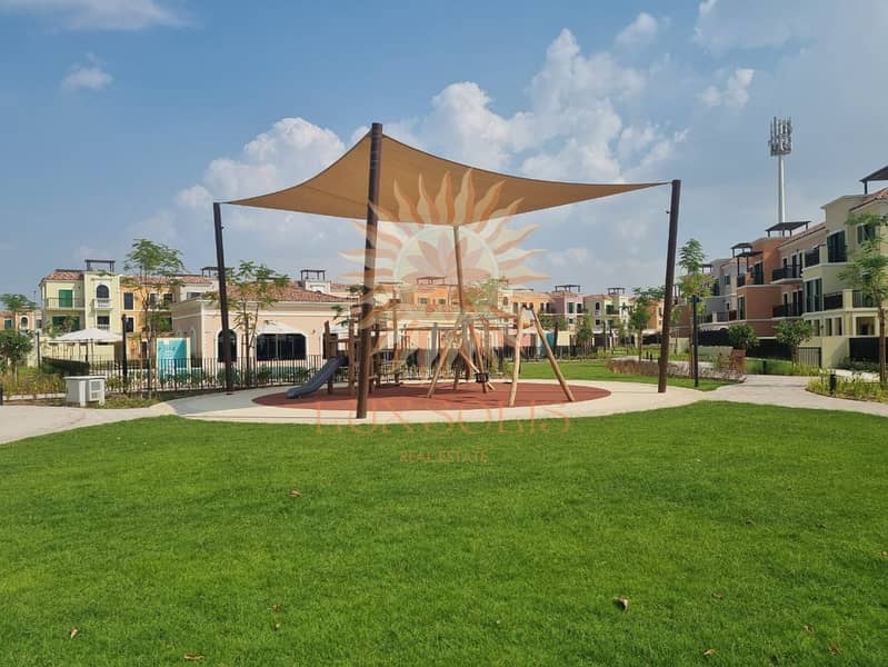 Waterfront Elegance in a Highly Sought Area - Image 15