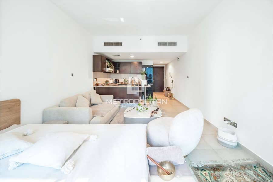 Modern Studio | Full Lake View | Close to Metro