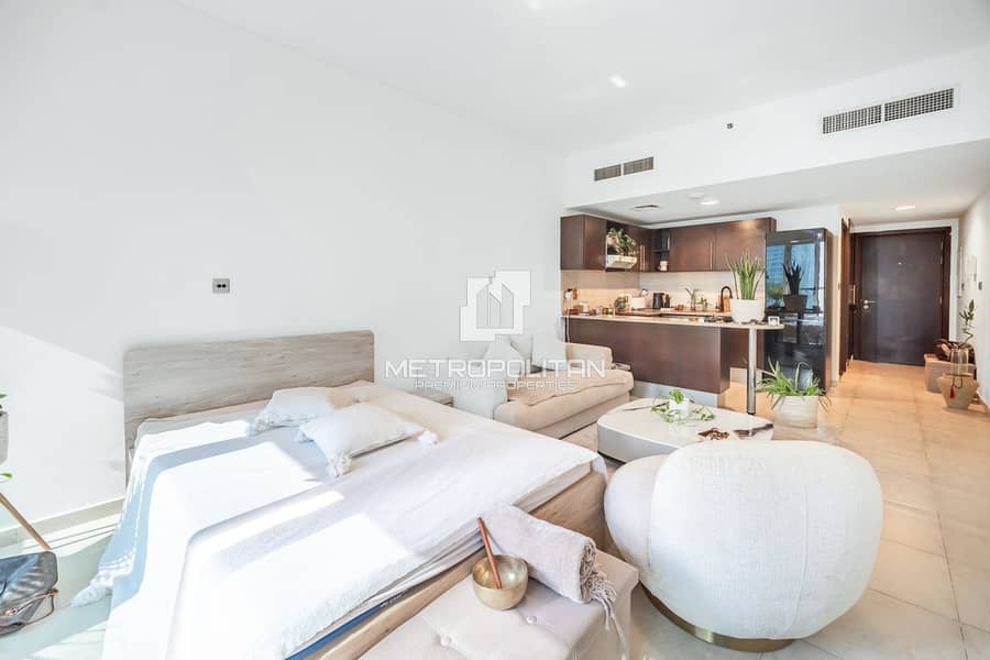 Modern Studio | Full Lake View | Close to Metro