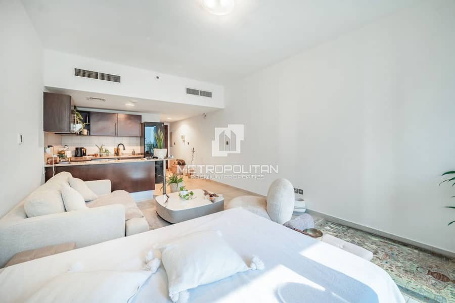 Modern Studio | Full Lake View | Close to Metro