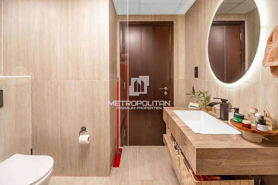 Modern Studio | Full Lake View | Close to Metro - Image 8