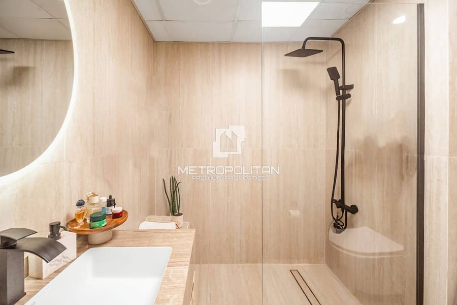 Modern Studio | Full Lake View | Close to Metro - Image 9