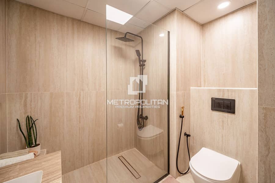 Modern Studio | Full Lake View | Close to Metro - Image 10