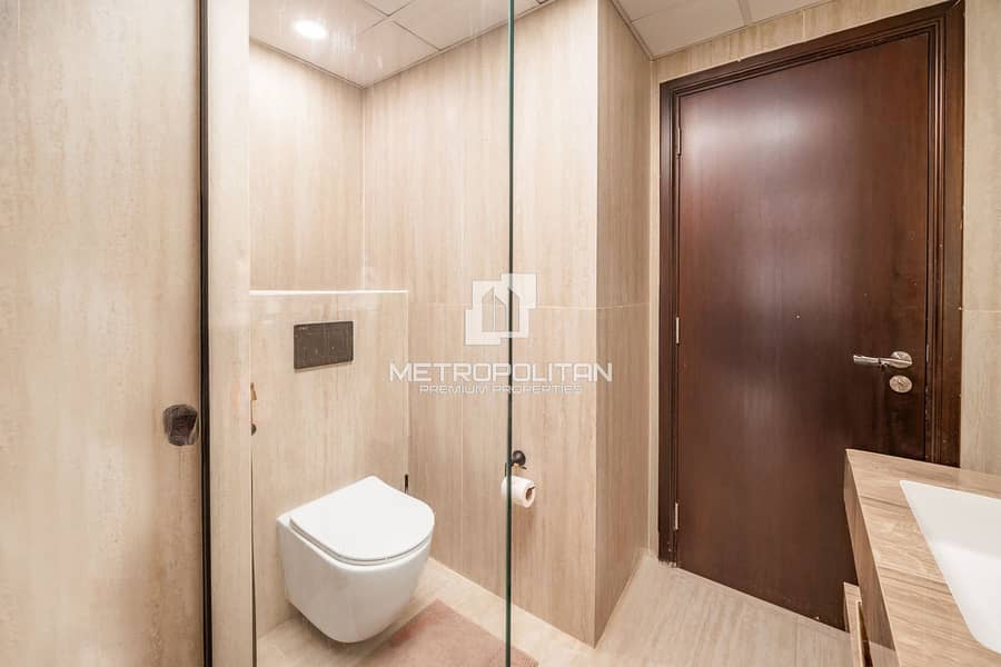 Modern Studio | Full Lake View | Close to Metro - Image 12