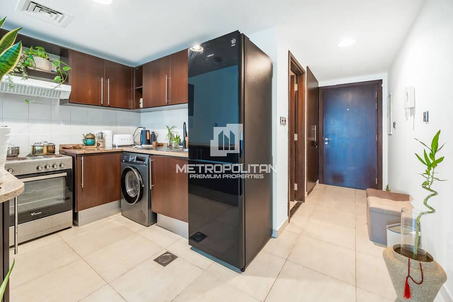 Modern Studio | Full Lake View | Close to Metro - Image 13