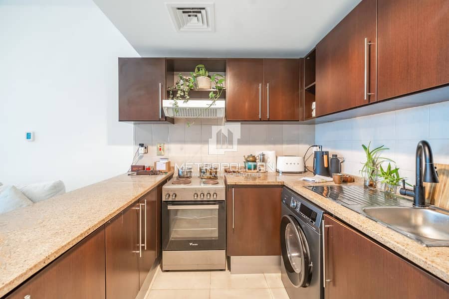 Modern Studio | Full Lake View | Close to Metro - Image 14