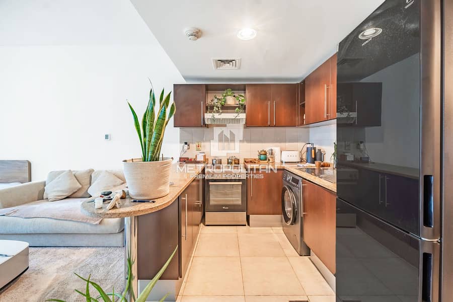 Modern Studio | Full Lake View | Close to Metro - Image 15