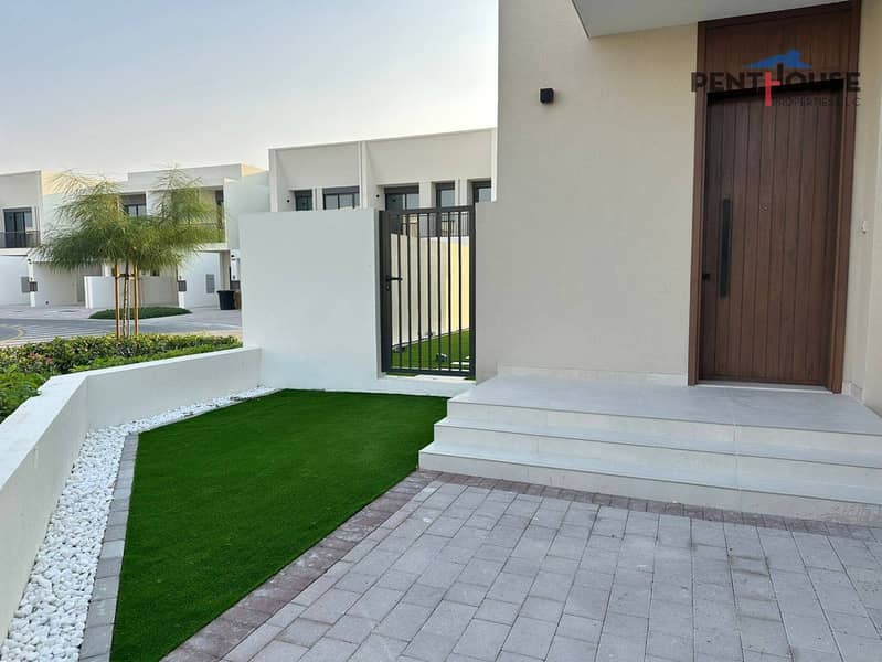 Brand New | Landscaped Garden| Corner | Single Row