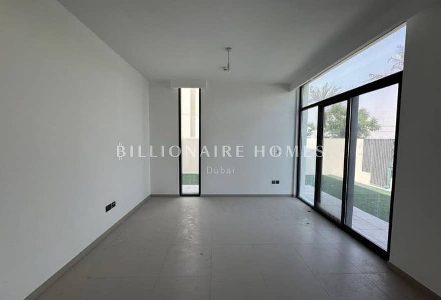 Corner Unit | Vacant | Overlooking Green Belt