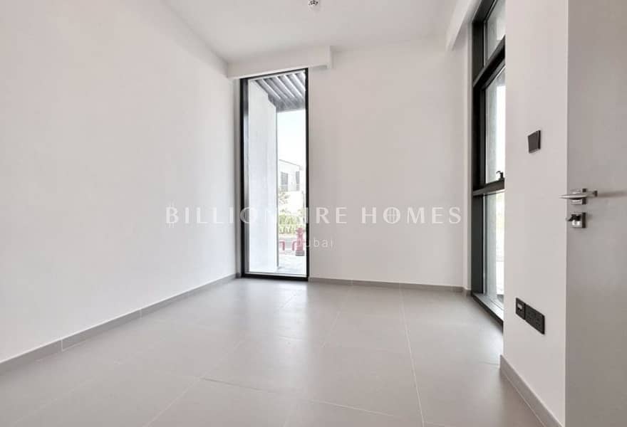 Corner Unit | Vacant | Overlooking Green Belt