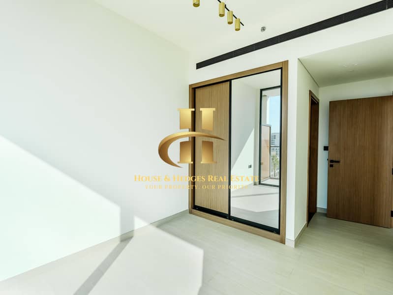 Kitchen Appliances | Modern Amenities | Spacious - Image 11