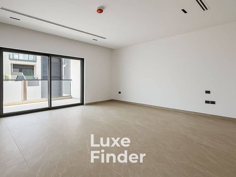 Large Plot | Corner Unit | Private Elevator