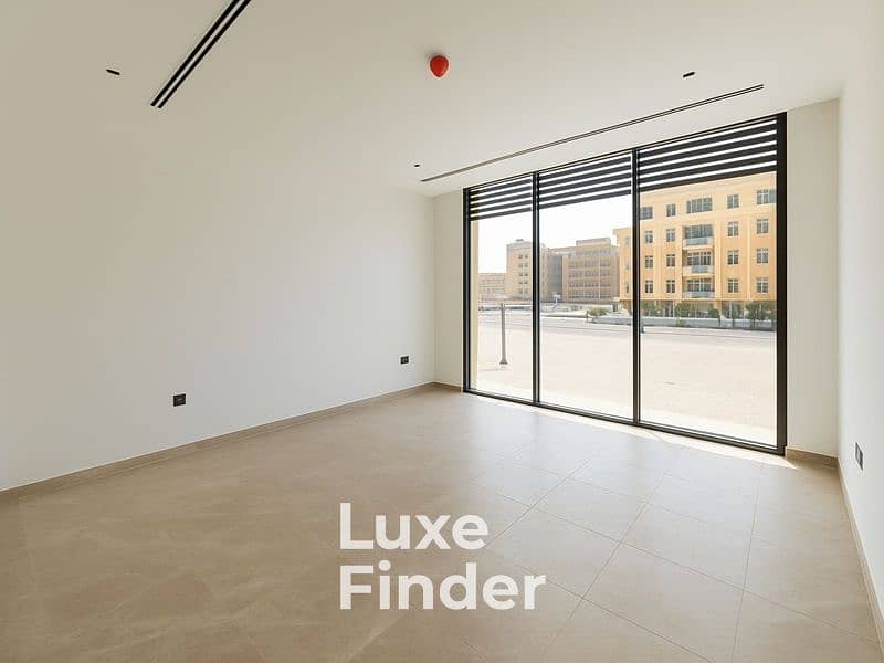 Large Plot | Corner Unit | Private Elevator