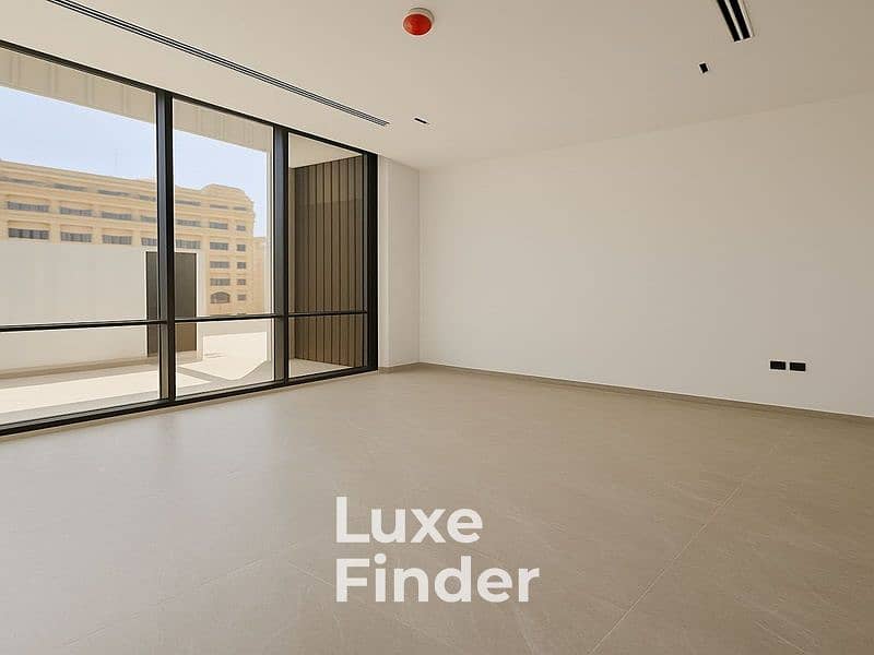 Large Plot | Corner Unit | Private Elevator