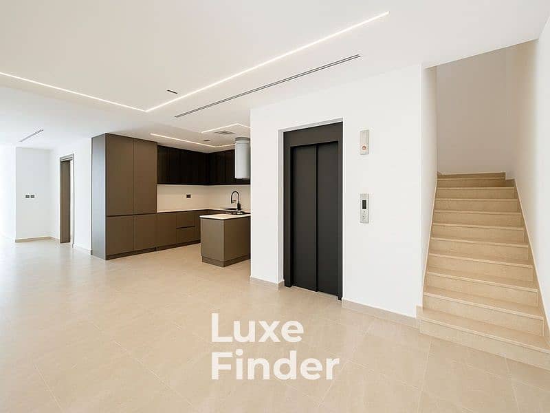 Large Plot | Corner Unit | Private Elevator - Image 10