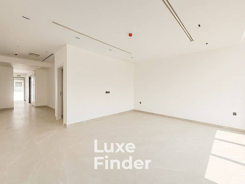 Large Plot | Corner Unit | Private Elevator - Image 13