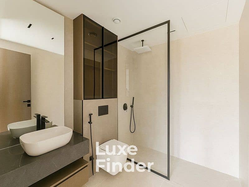 Large Plot | Corner Unit | Private Elevator - Image 18