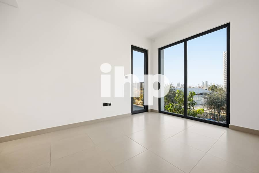 Brand New in the Market | Close to Amenities - Image 10