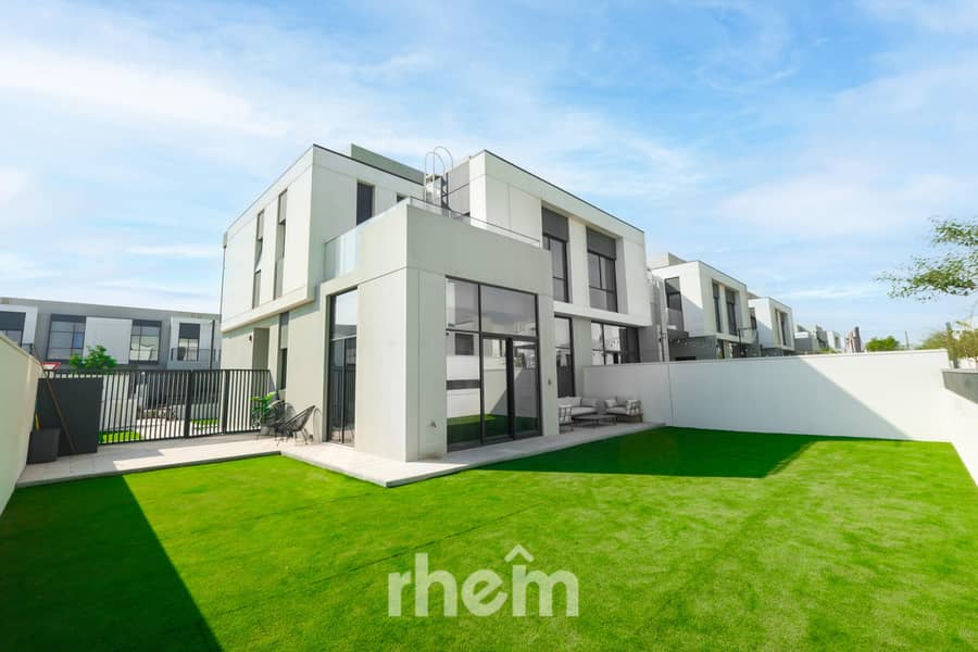 Exclusive | Huge Plot | Vastu Compliant