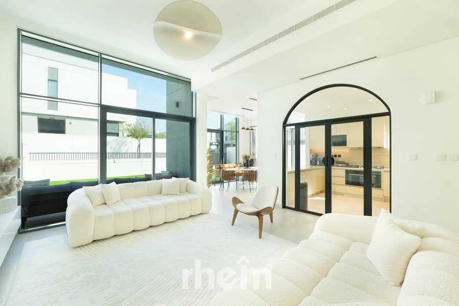 Exclusive | Huge Plot | Vastu Compliant