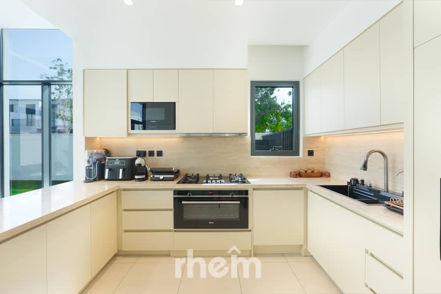 Exclusive | Huge Plot | Vastu Compliant