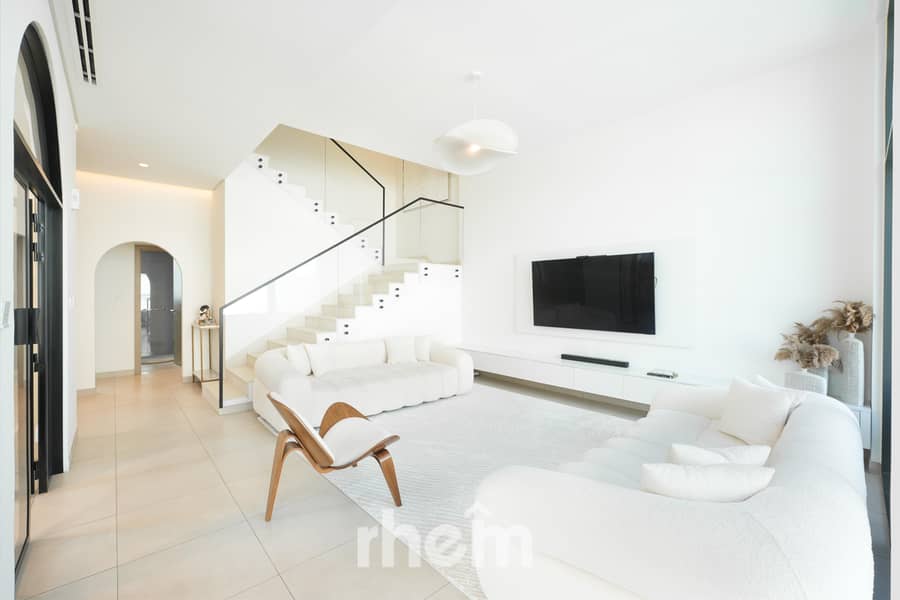 Exclusive | Huge Plot | Vastu Compliant