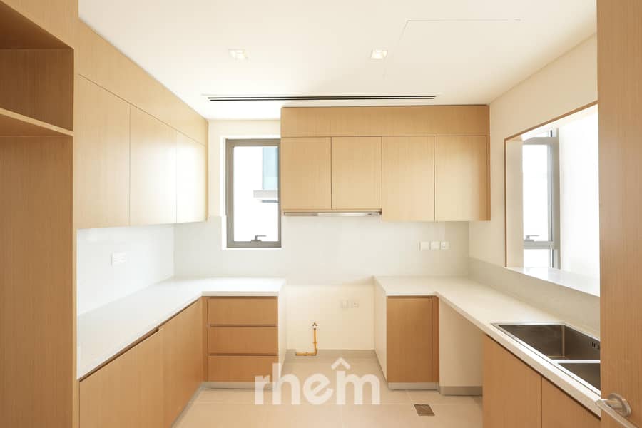 Exquisite | Private Garden | Close To Amenities