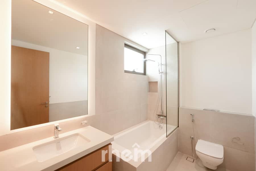 Exquisite | Private Garden | Close To Amenities - Image 12