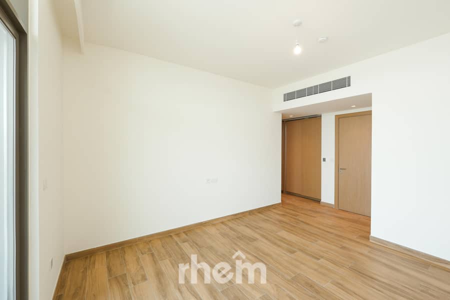 Exquisite | Private Garden | Close To Amenities - Image 14