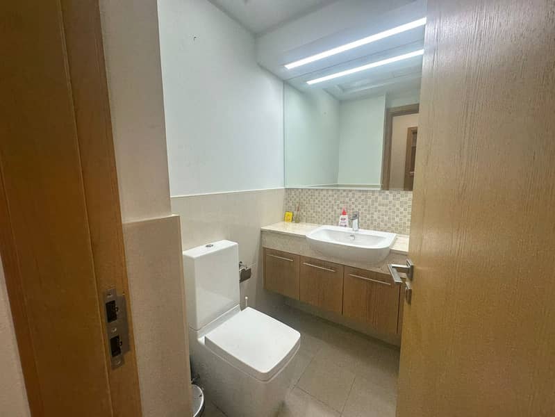 Modern finish | Fully furnished | Vacant January - Image 6