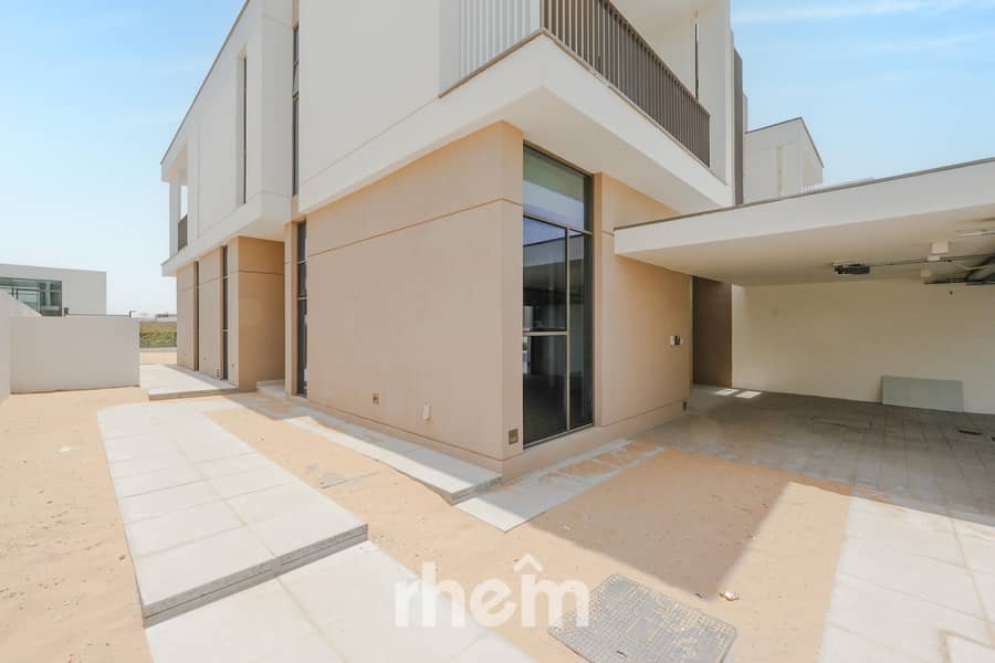 Exquisite | Private Garden | Close To Amenities - Image 23