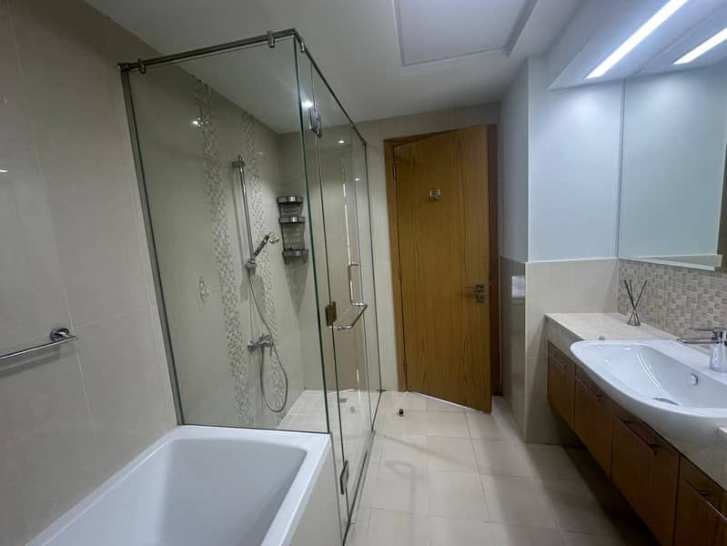 Modern finish | Fully furnished | Vacant January - Image 10