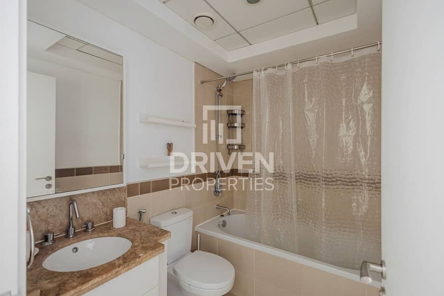 Vacant | Top Floor Unit | Prime Location - Image 6