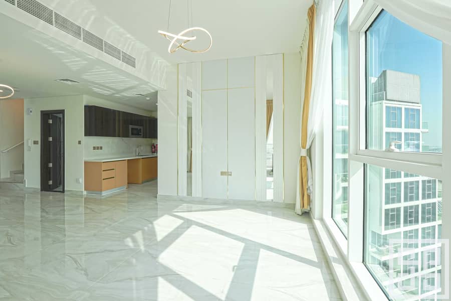 Top Floor | 3BR Duplex Apartment | Great Layout