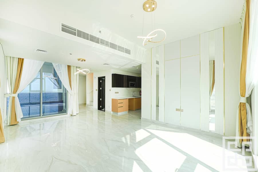 Top Floor | 3BR Duplex Apartment | Great Layout