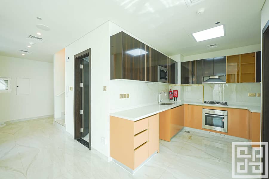 Top Floor | 3BR Duplex Apartment | Great Layout - Image 6