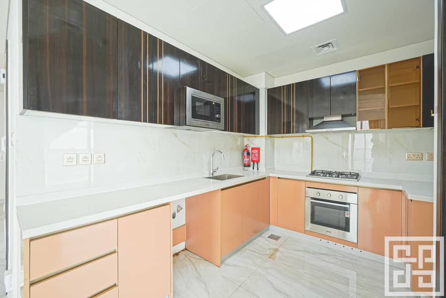 Top Floor | 3BR Duplex Apartment | Great Layout - Image 7