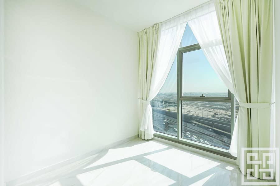 Top Floor | 3BR Duplex Apartment | Great Layout - Image 11