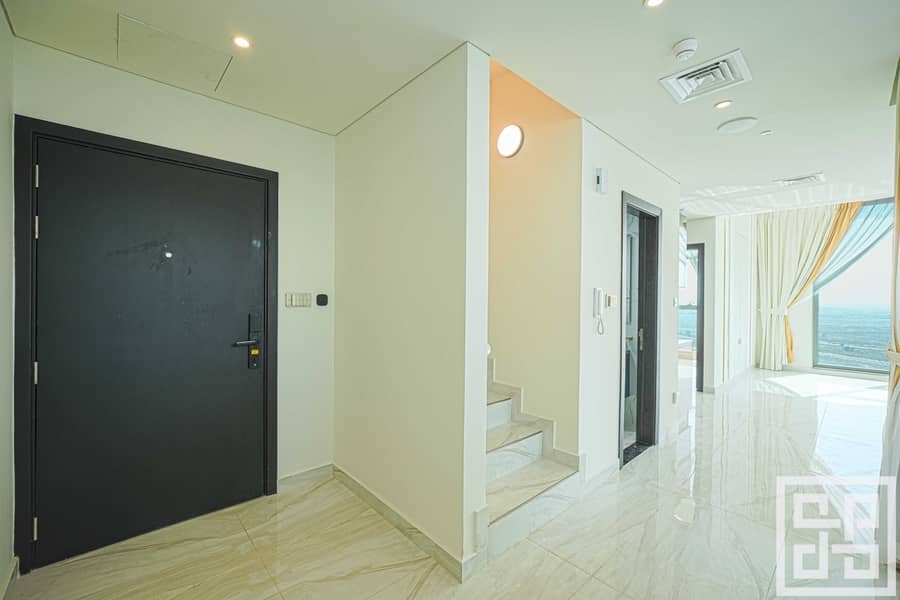 Top Floor | 3BR Duplex Apartment | Great Layout - Image 13