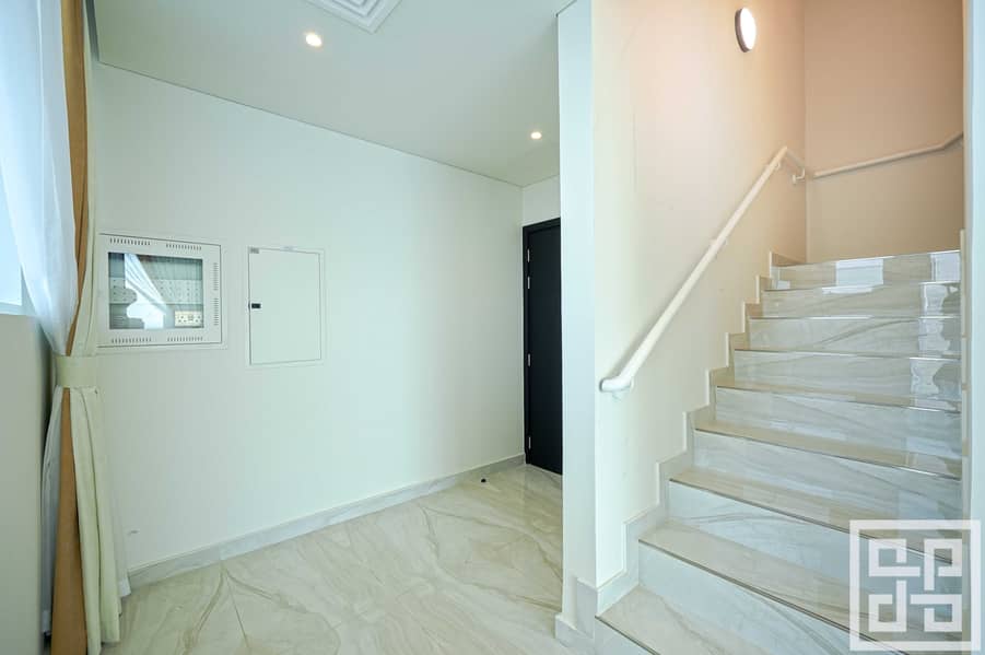Top Floor | 3BR Duplex Apartment | Great Layout - Image 14