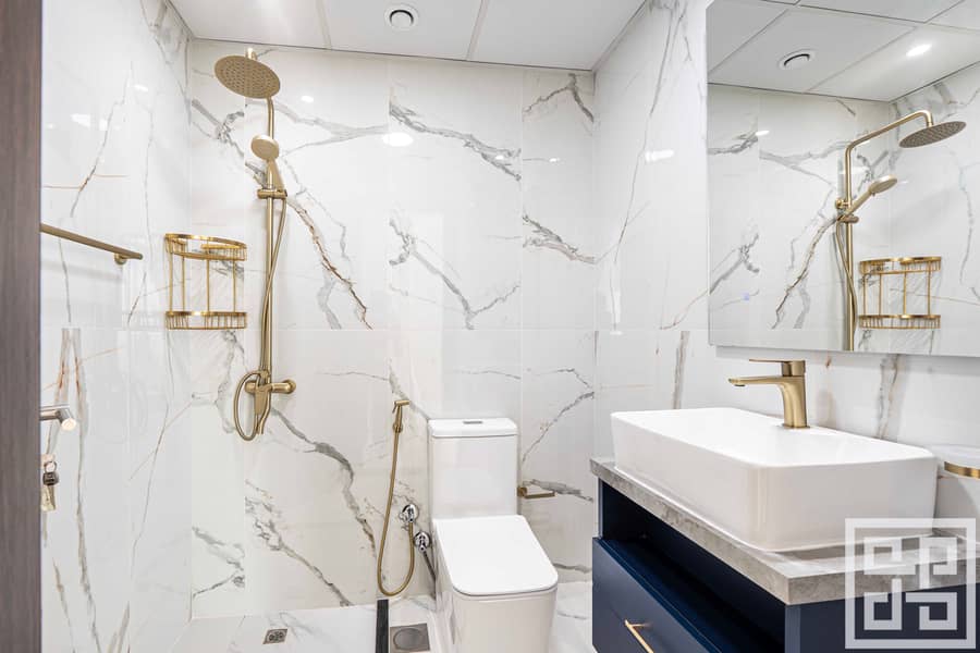 Top Floor | 3BR Duplex Apartment | Great Layout - Image 19