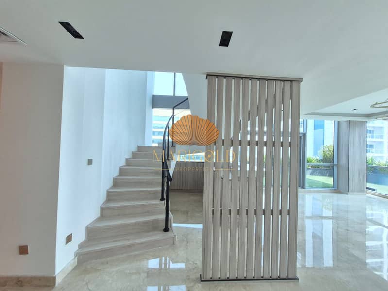 UPGRADED PENTHOUSE | VACANT | BIG LAYOUT