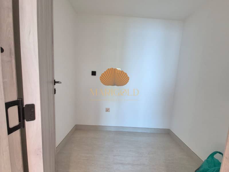 UPGRADED PENTHOUSE | VACANT | BIG LAYOUT - Image 7