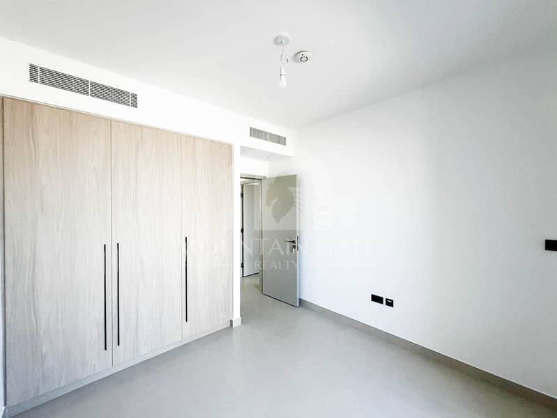 Single Row | Ready to Move In | Close to Pool