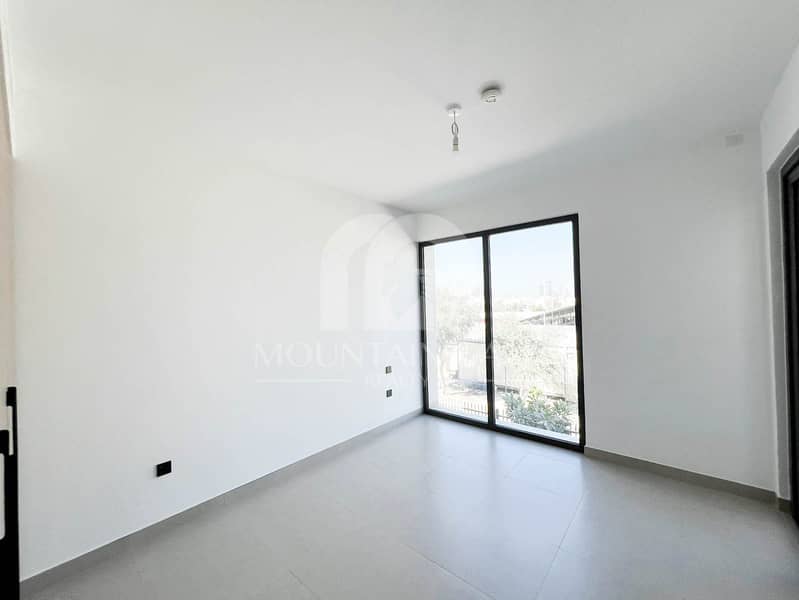 Single Row | Ready to Move In | Close to Pool - Image 7