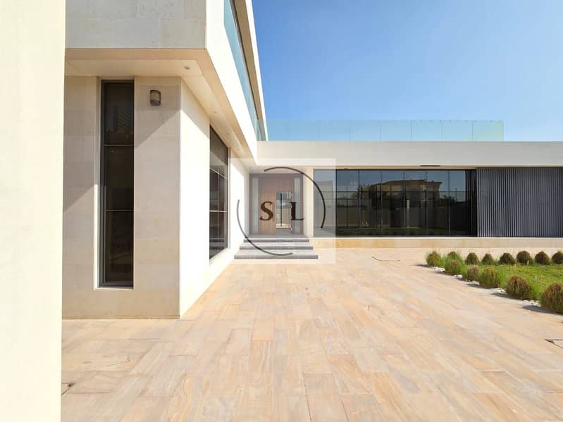 Luxury Modern Villa with Open Living Space - Image 6