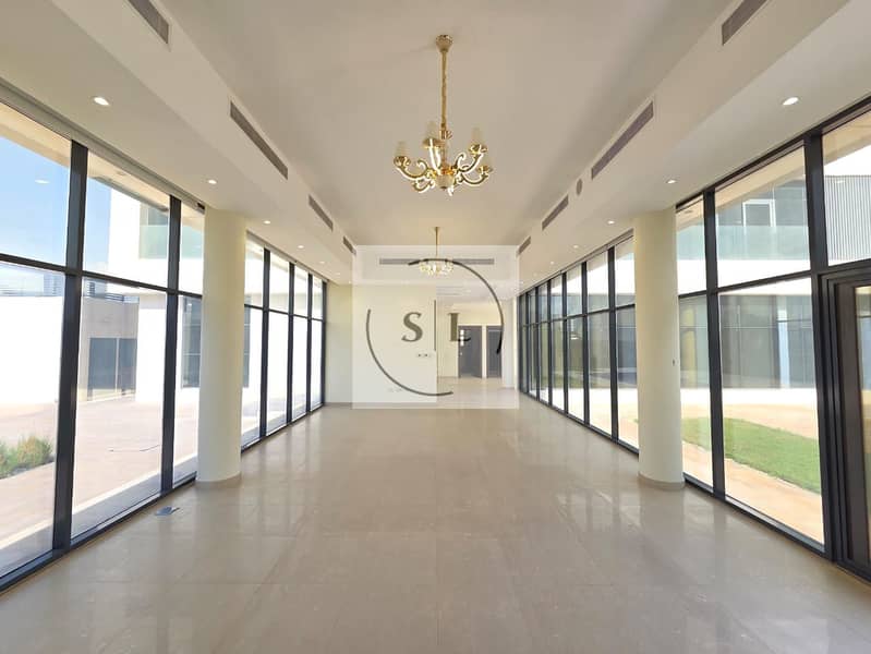 Luxury Modern Villa with Open Living Space - Image 8